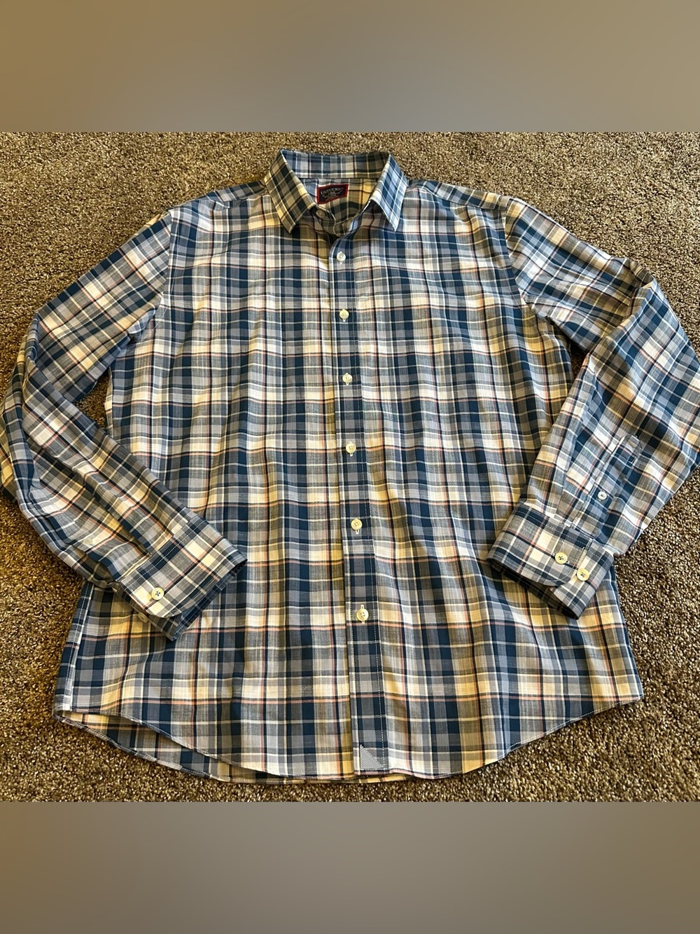 Untuckit Men’s Shirt Size Large 
Long Sleeve Button Down